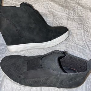 Wedge sneakers black